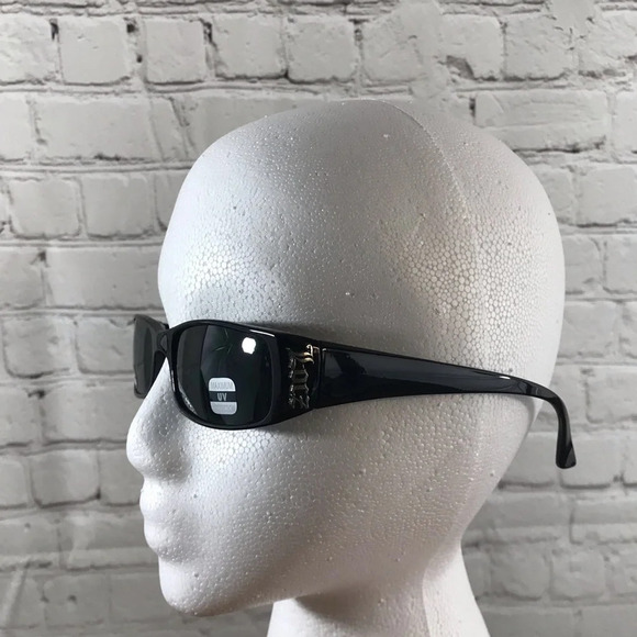 Women’s Black Frame Fashion Sunglasses - Picture 4 of 8